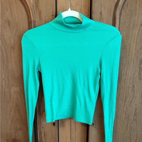 American Eagle Outfitters Women's Green Ribbed Mock Neck top - Picture 2 of 3